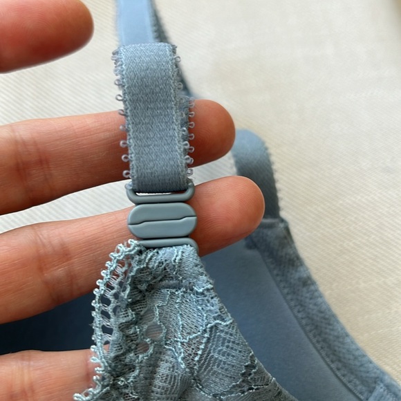 LOVE by GAP 32B pretty lace Demi bra worn once, gorgeous blue, lace and satin - Picture 4 of 8